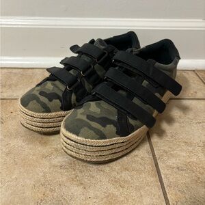 Camo Low-top Sneakers
